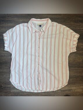 Universal Thread White Button-Up Shirt with Pink Stripes
